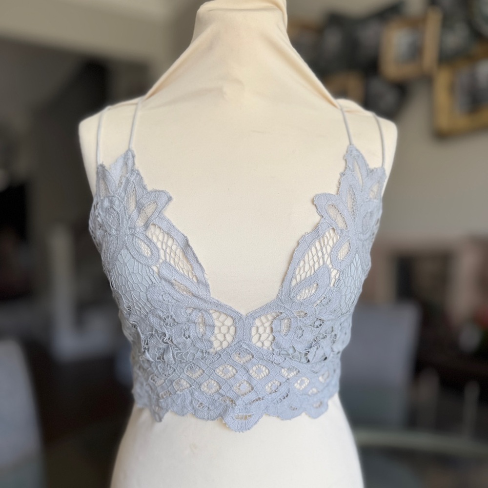 Elegant Lace Bralette in Light Gray
